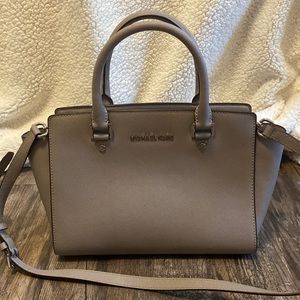 MICHAEL KORS taupe/grey purse